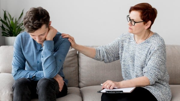 when to see a therapist for anxiety consult